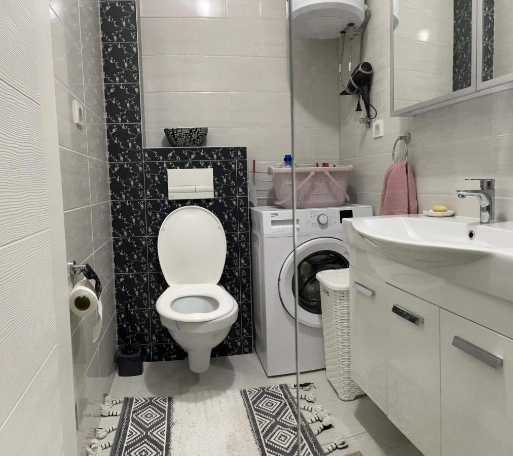 Apartman Sims Бієліна Екстер'єр фото